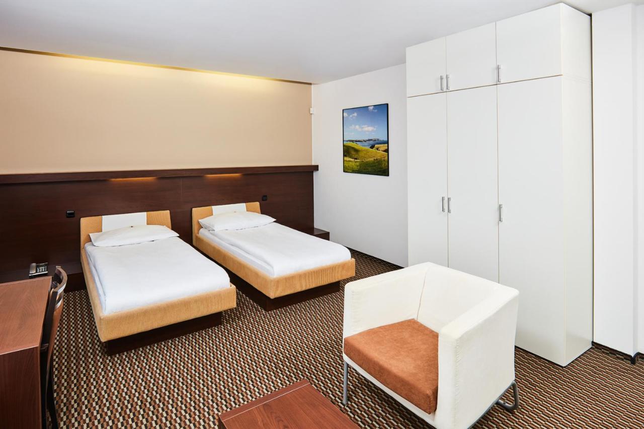 Hotel Rottal Otrokovice Room photo