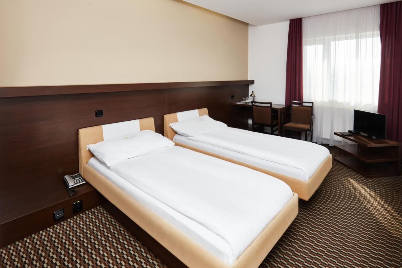 Hotel Rottal Otrokovice Room photo